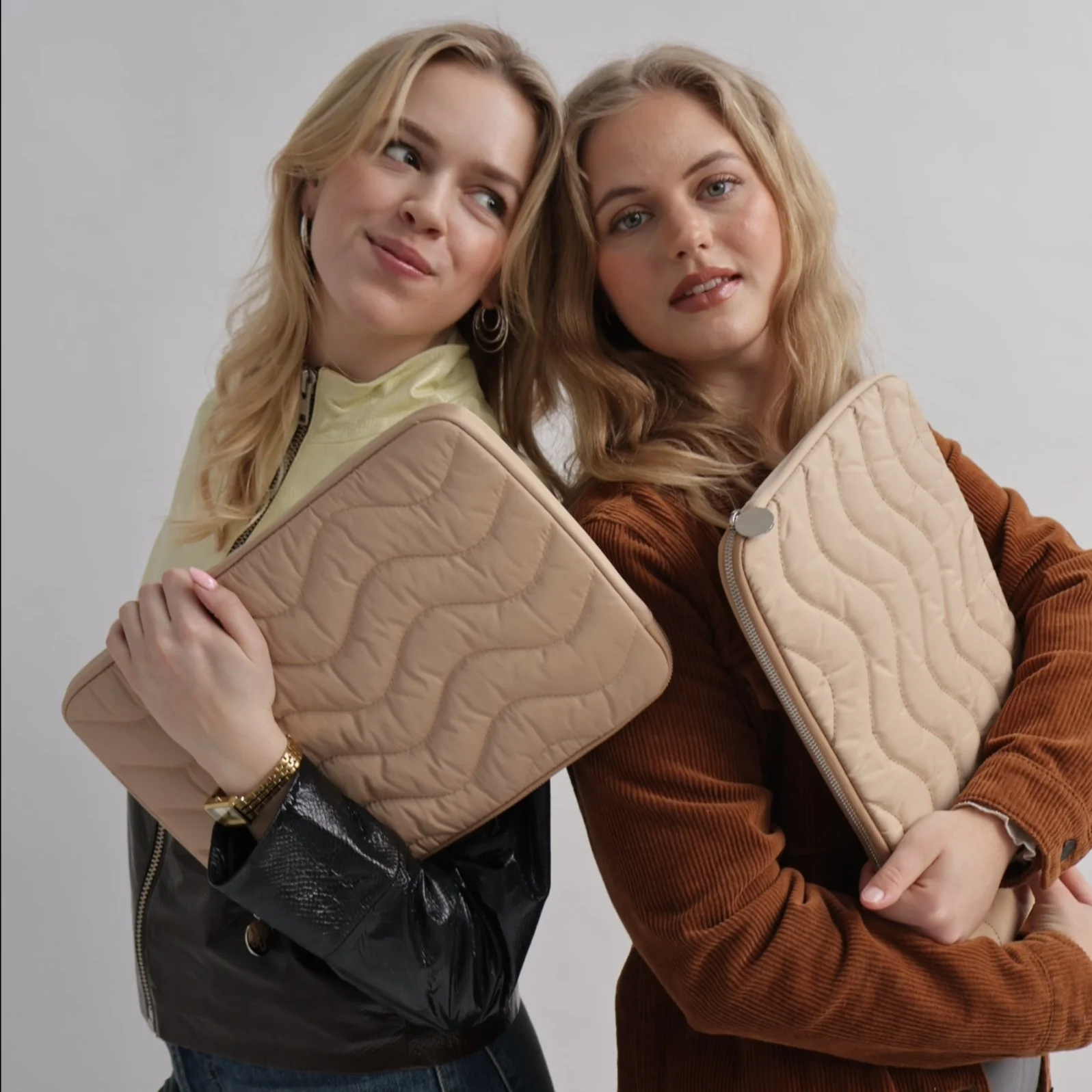 ISA COMPUTER SLEEVE - Image 5